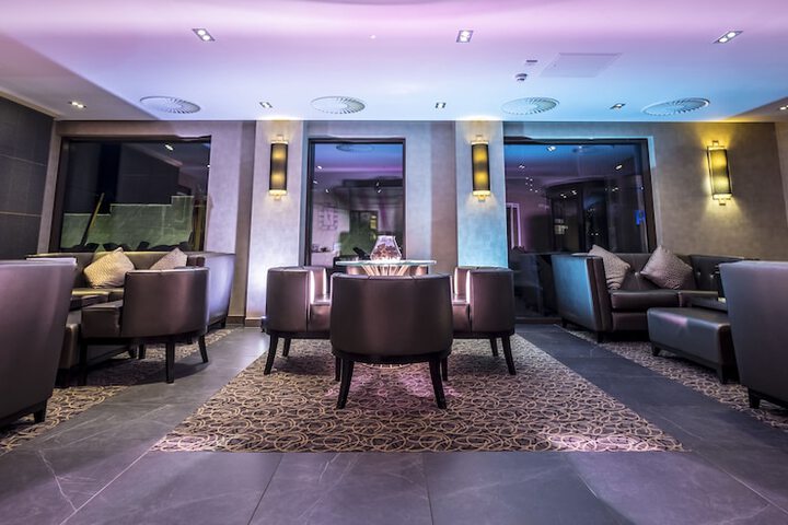Entrance & Lobby