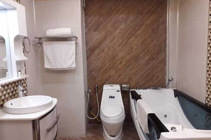 Room 11 of 18