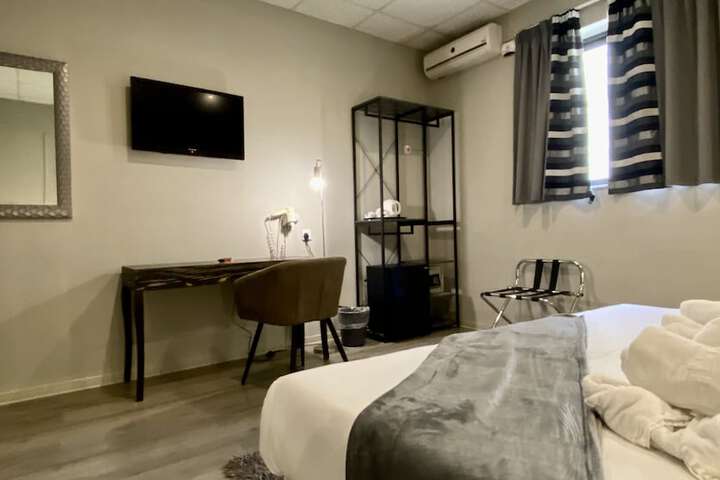 Room 42 of 87