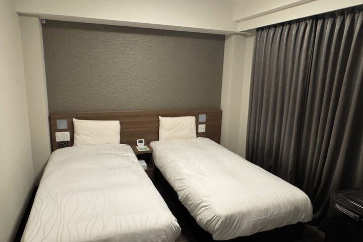 Room 10 of 48