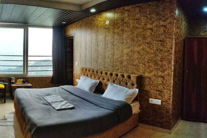 Room 3 of 21