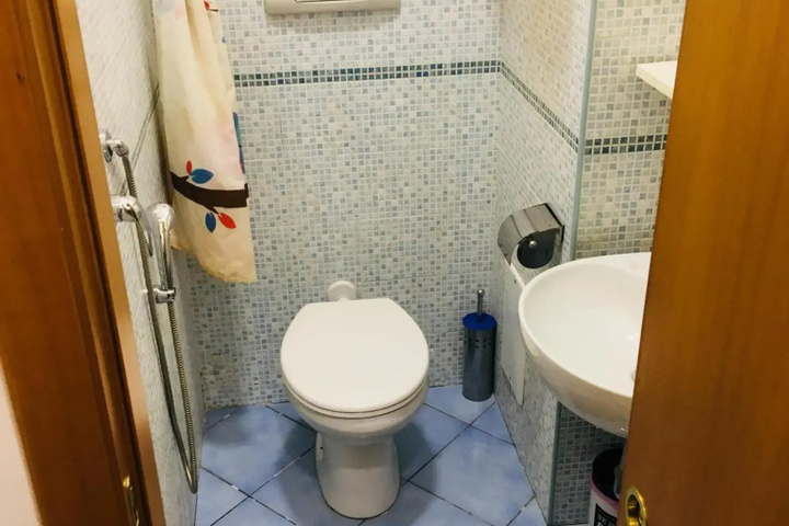 Room 6 of 9