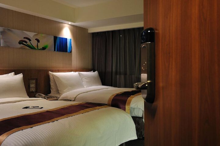 Room 17 of 31