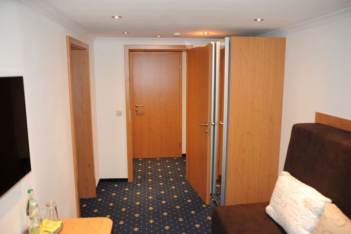 Room 3 of 49