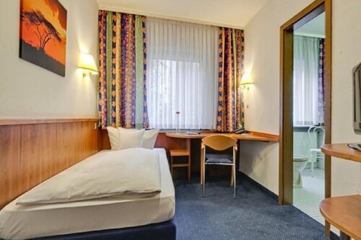 Room 5 of 21