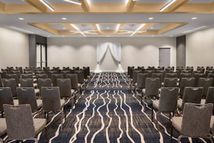 Ballroom/Hall 115 of 177