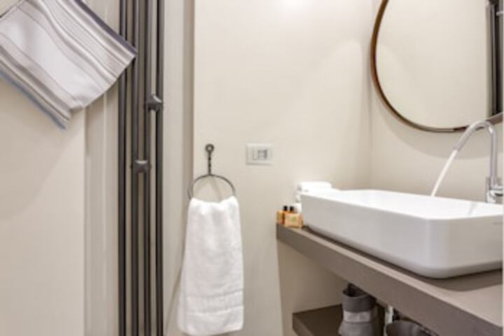 Room 250 of 270