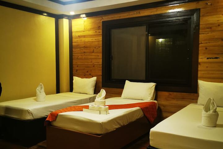 Room 10 of 83