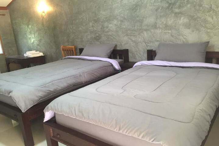 Room 6 of 102