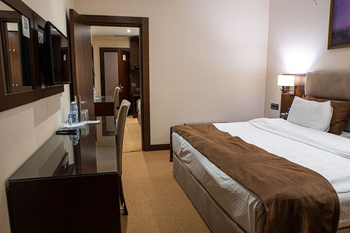 Room 36 of 342