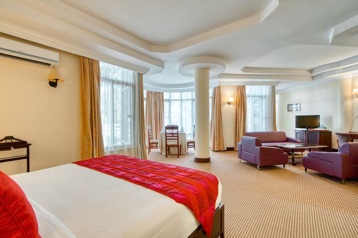 Room 40 of 77