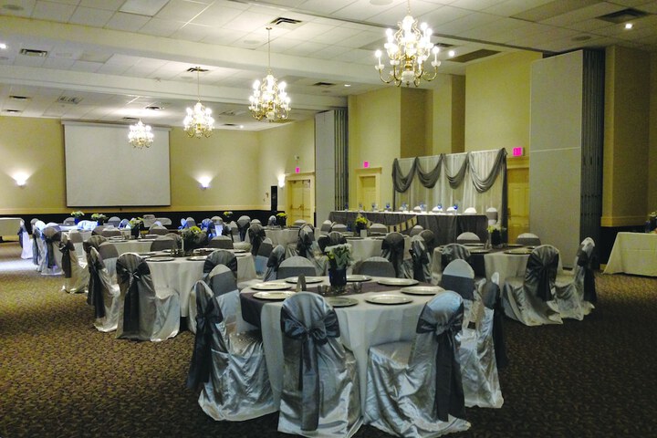 Ballroom/Hall 53 of 72