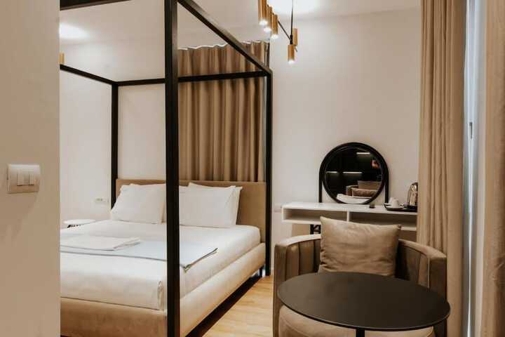 Room 7 of 69