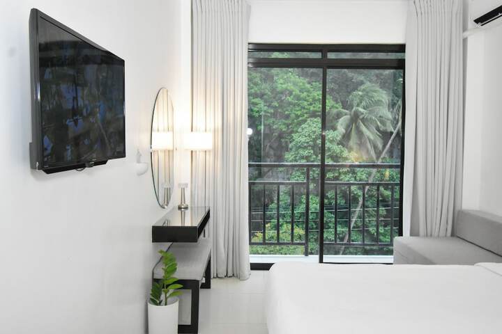 Room 17 of 37