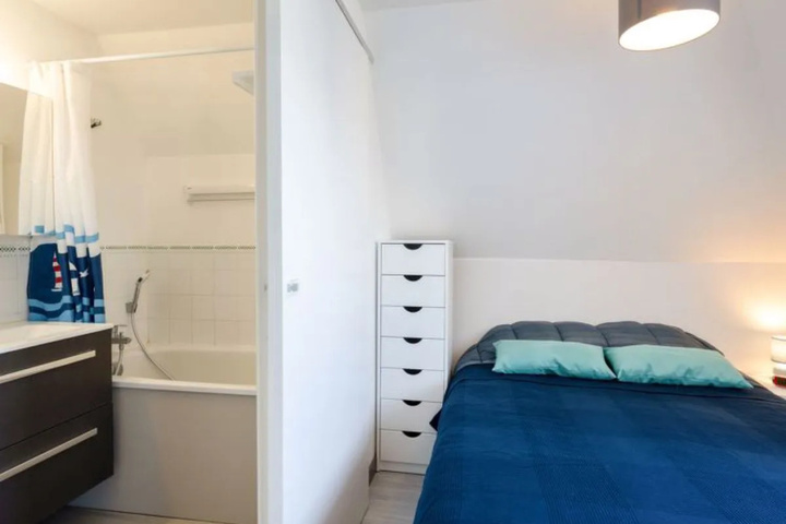 Room 5 of 18