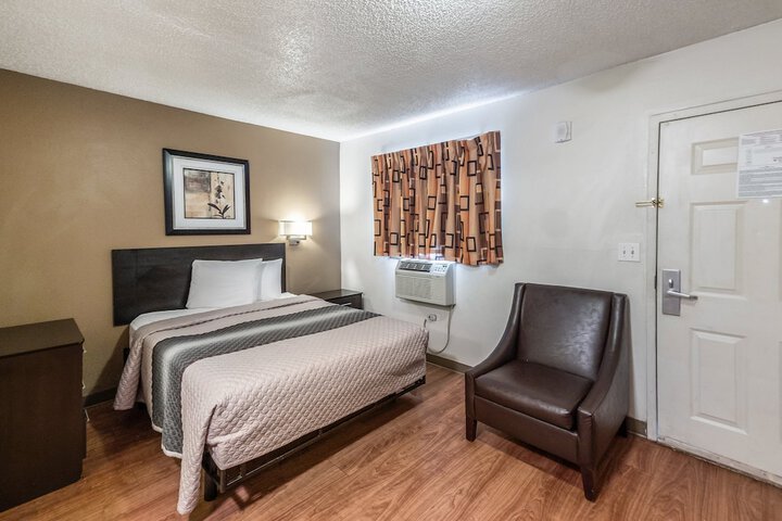 Studio Queen Bed (1 of 4)