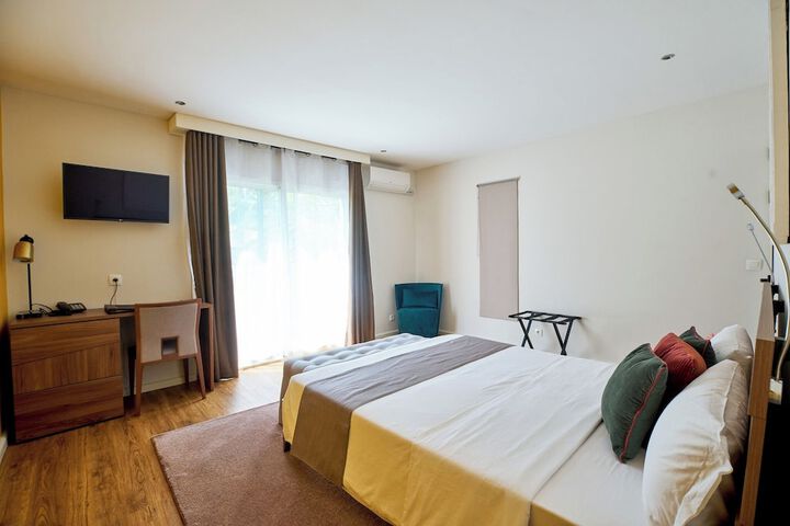 Room 6 of 75