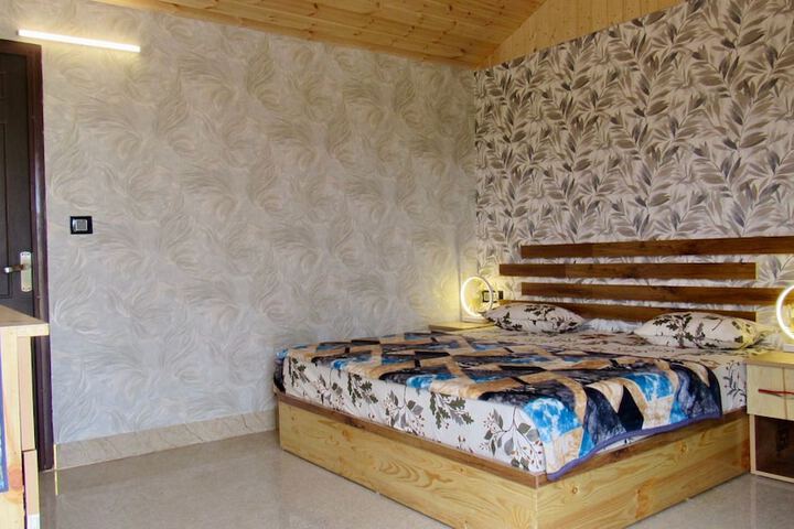 Room 12 of 83