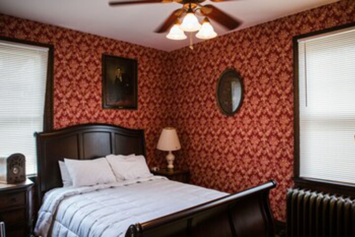 Room 25 of 37