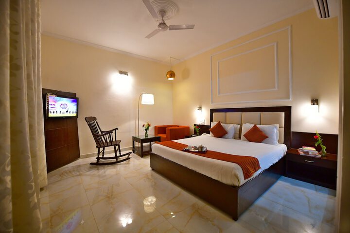 Room 9 of 44
