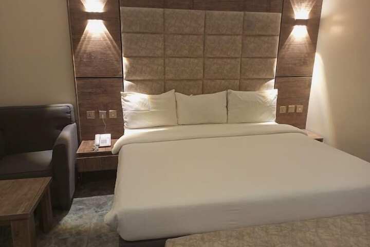 Room 8 of 48