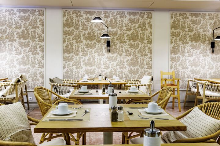 Dining 53 of 88