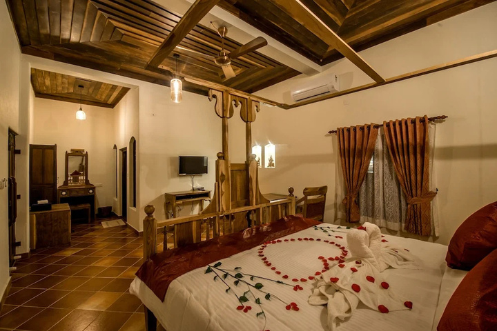 Room 4 of 20