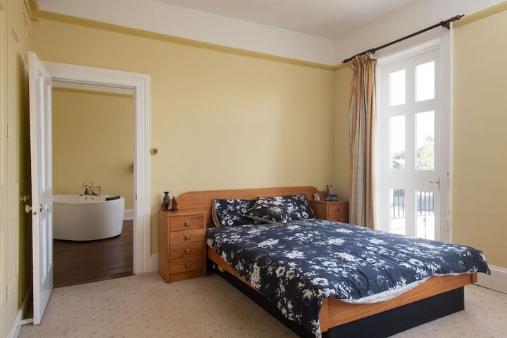Room 14 of 28