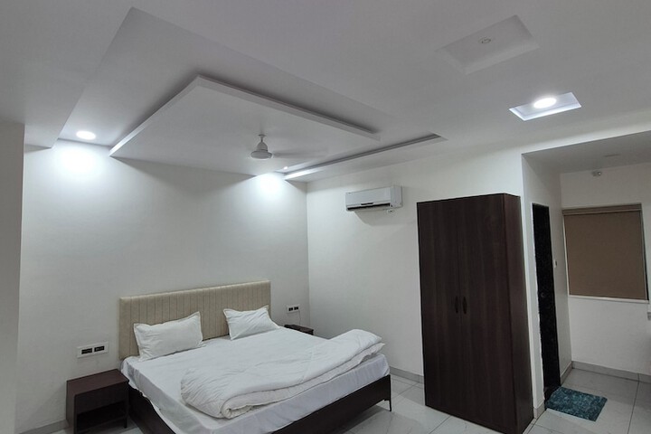 Room 6 of 24