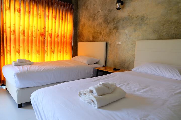 Room 10 of 14