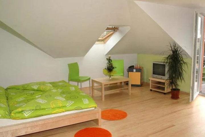 Room 5 of 15