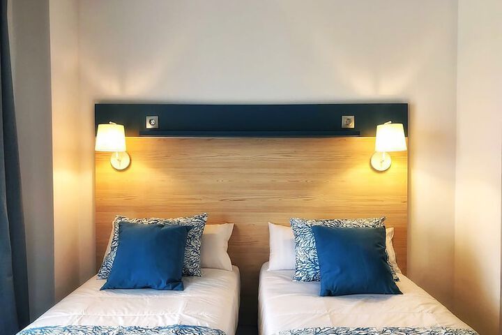 Room 11 of 90