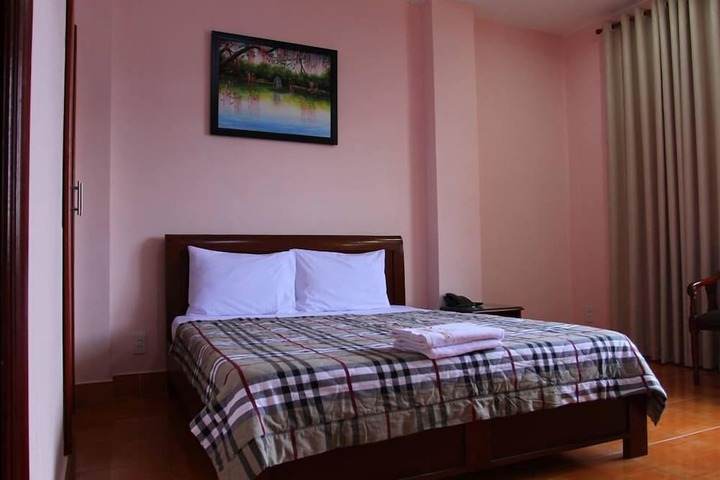 Room 3 of 6