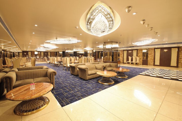 Ballroom/Hall 39 of 82