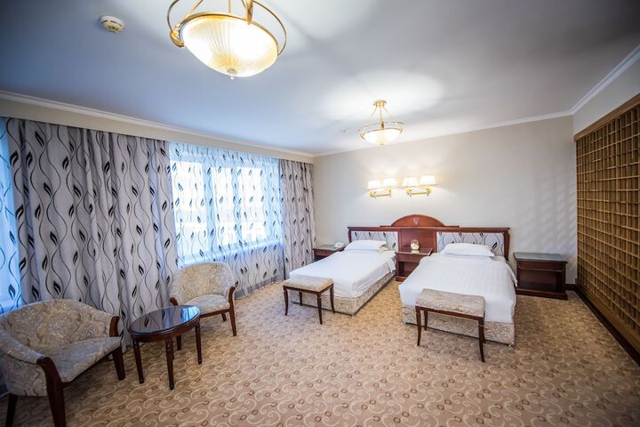 Room 8 of 87
