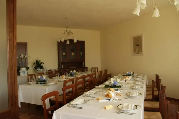 Dining 8 of 10