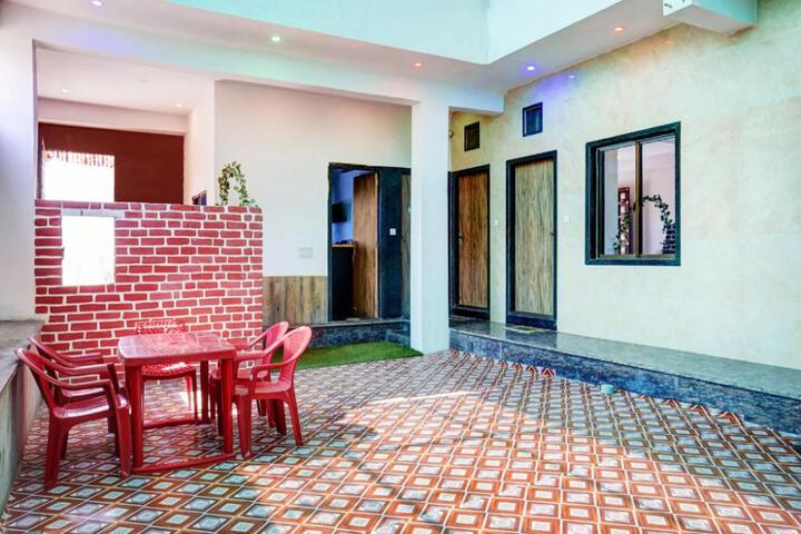 SPOT ON Hotel Raj Villa