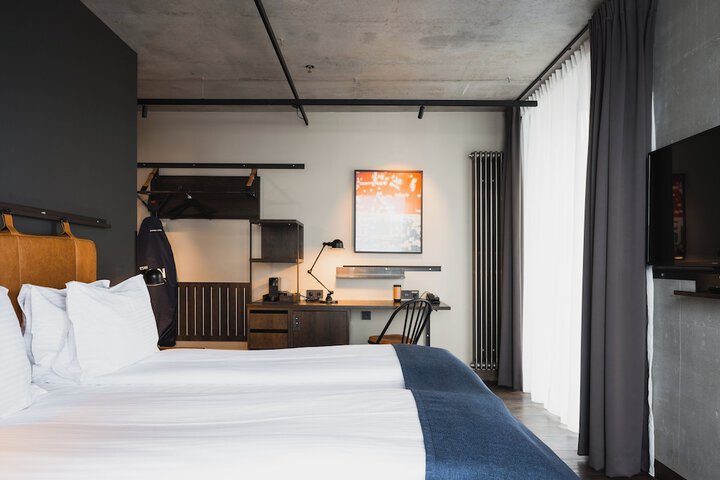 Room 2 of 87
