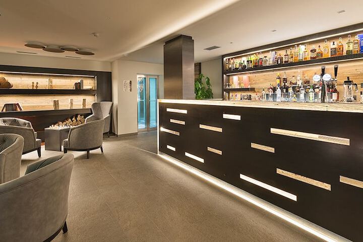 Lounge 140 of 162