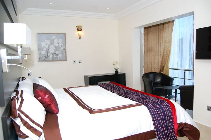 Room 9 of 27