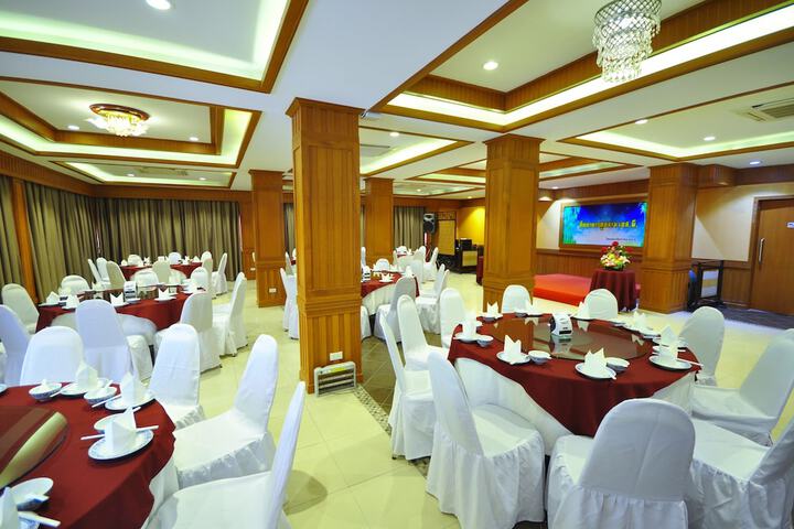 Ballroom/Hall 30 of 43