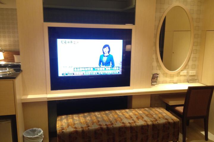 Room 3 of 39