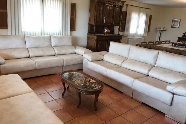 Room 2 of 17