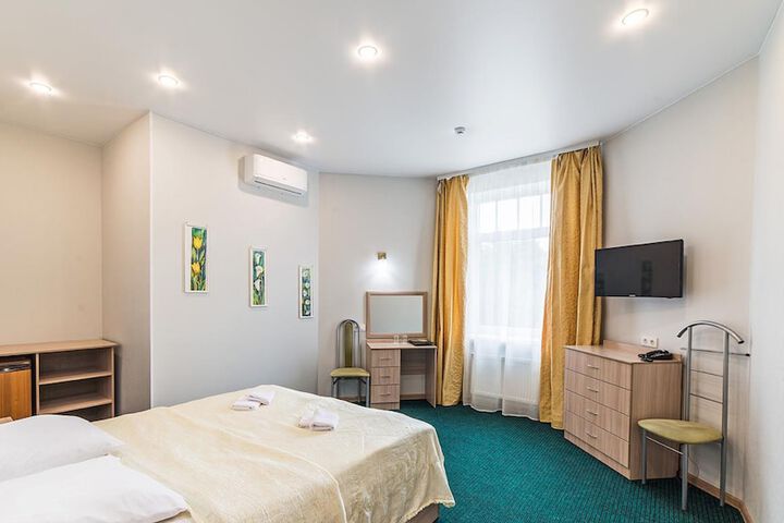 Room 6 of 164