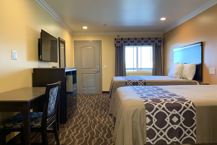 Double Deluxe King Bed (13 of 25)