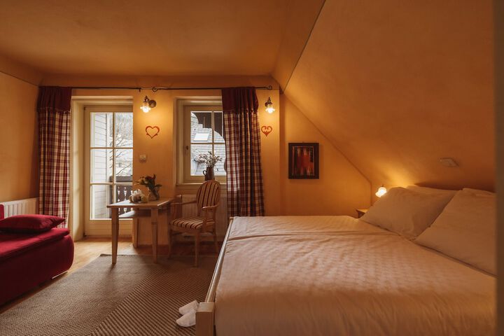 Room 4 of 7