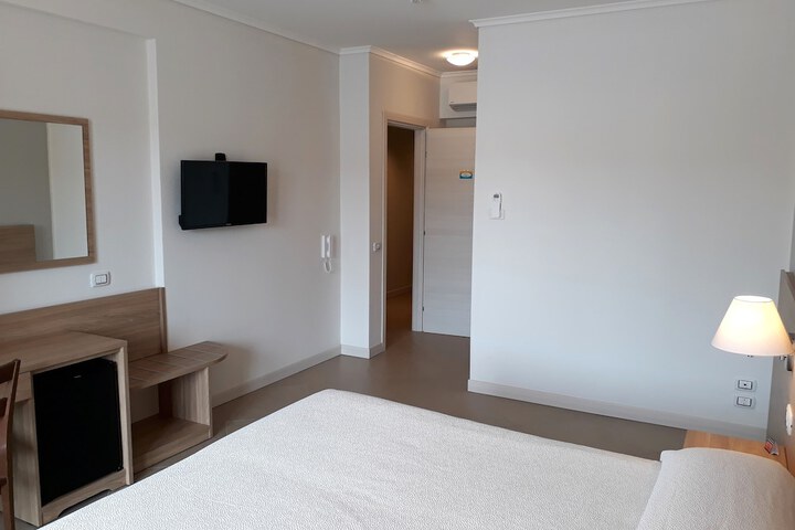Room 9 of 18