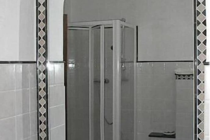 Room 12 of 28