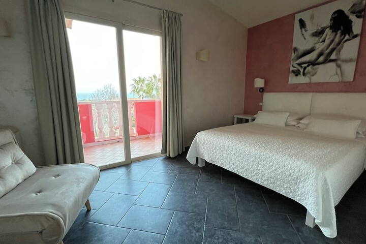 Room 83 of 183
