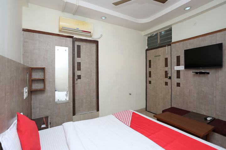 Room 11 of 17